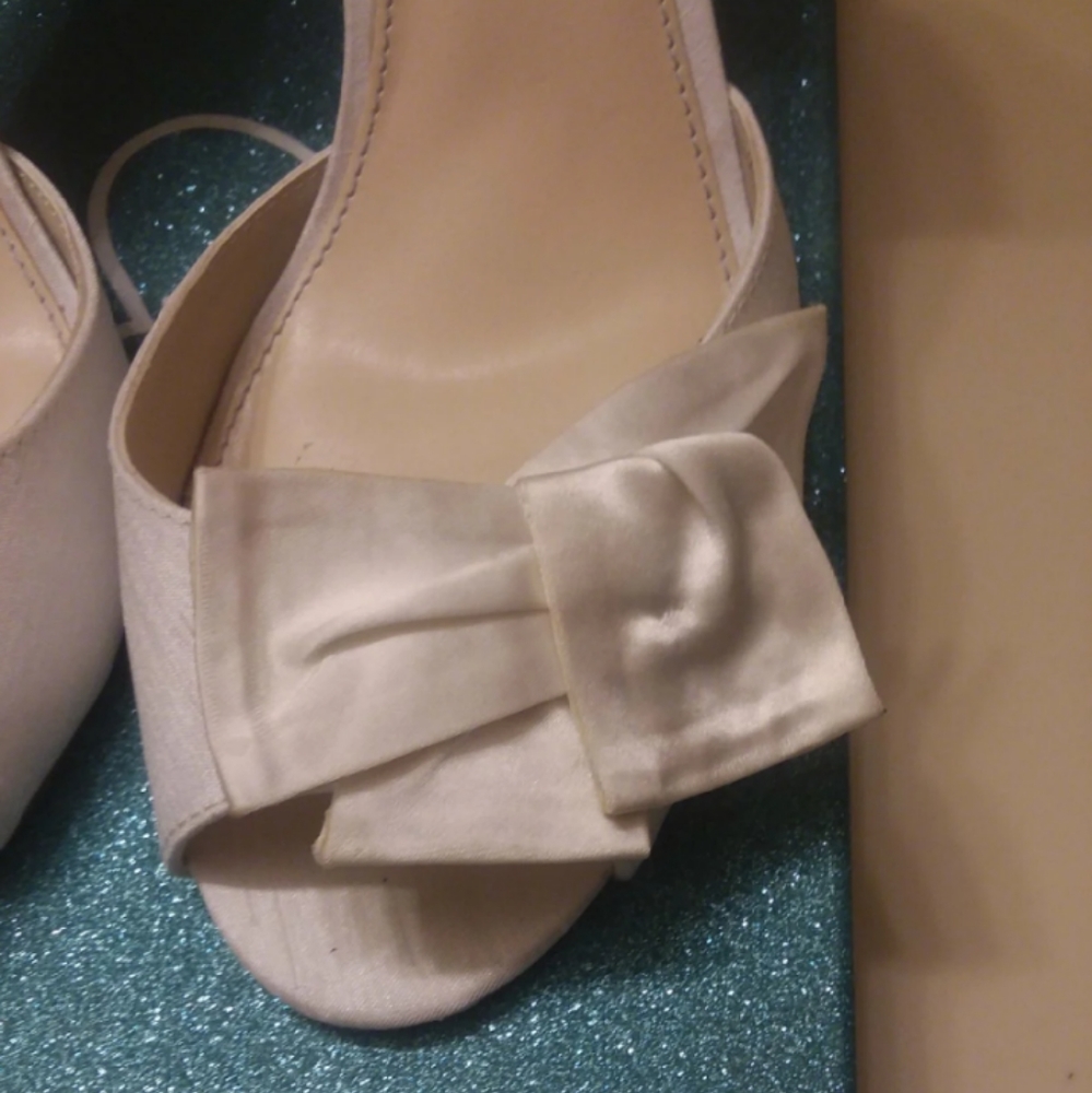 Betsy Johnson bow heels